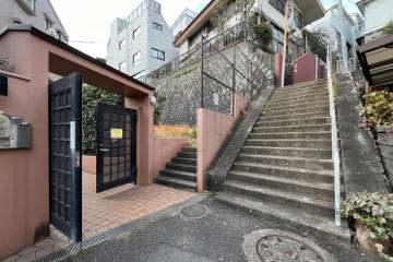 敷地北東側の前面道路