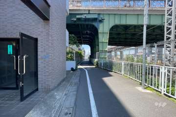 敷地東側の前面道路　