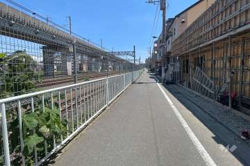 敷地東側の前面道路