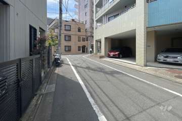 敷地南側の前面道路