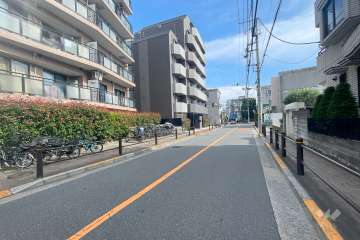 敷地西側の前面道路　
