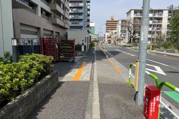 敷地東側の前面道路