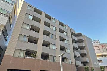 ルピナス王子駅前の外観（西側から）