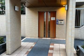 北側エントランス