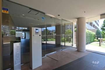 エントランスはオートロック付きです。