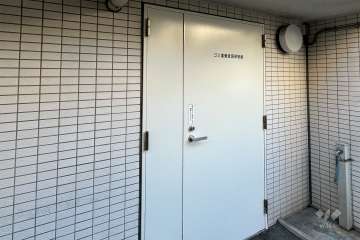ゴミ置き場入り口