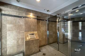 エントランスはオートロック付きです。