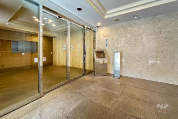 エントランスはオートロック付きです。