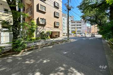 敷地北側の前面道路