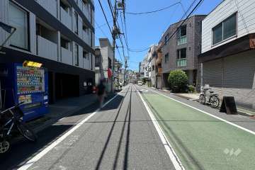 敷地北東側の前面道路