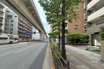 敷地西側の前面道路
