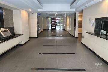 エントランスはオートロック付きです。