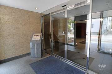 エントランスはオートロック付きです。2