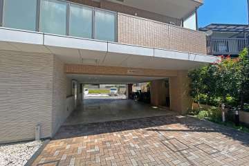 駐車場の出入り口