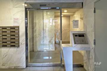 エントランスはオートロック付きです。