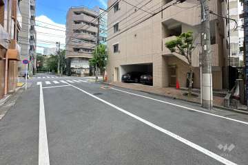 敷地北側の前面道路