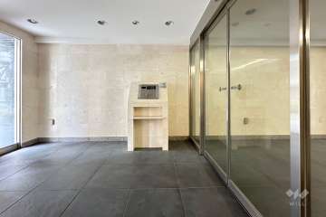 エントランスはオートロック付きです。