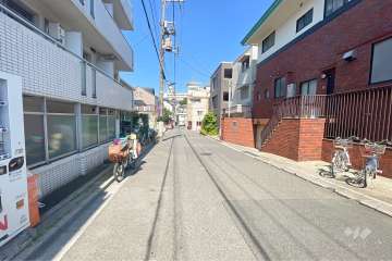 敷地南側の前面道路