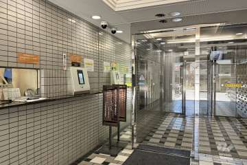 エントランスはオートロック付きです。