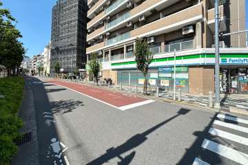 敷地西側の前面道路