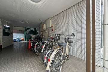 駐屋内に設けられた輪場