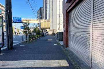 敷地北側の前面道路　