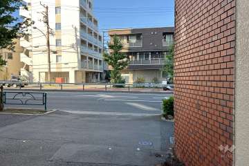敷地西側の前面道路　