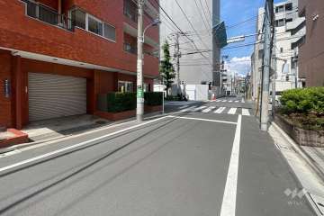 敷地南側の前面道路
