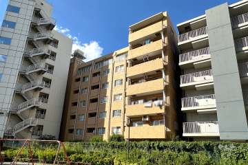 ライオンズマンション王子第５の外観（南東側から）