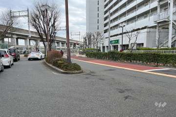 敷地北側の前面道路