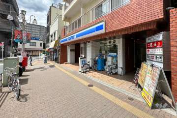 敷地の南西側前面道路（南東側から）