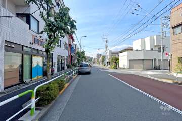 敷地の東側前面道路（南側から）