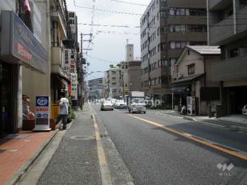 マンションの西側前面道路
