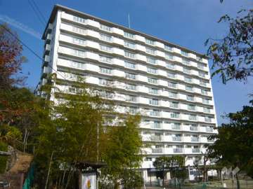 逆瀬川パークマンションの外観（南側から）