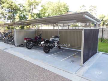 駐輪場とバイク置き場