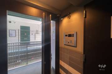 エントランスはオートロック付きです。