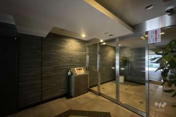 エントランスはオートロック付きです。