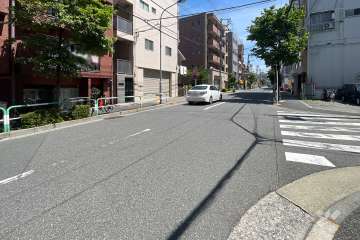 敷地西側の前面道路　