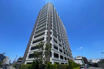 クレストガーデンレジデンスの外観（南西側から）