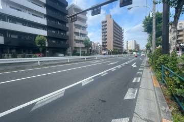 敷地北側の前面道路