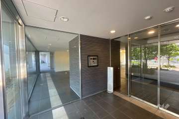 エントランスはオートロック付きです。