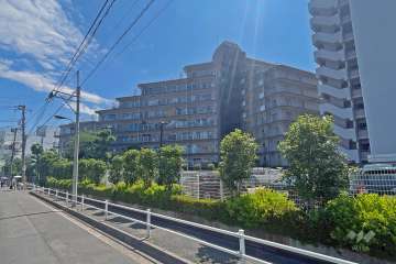 恒陽王子マンションの外観（南西側から）