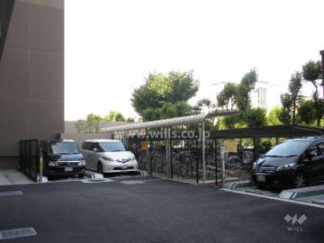 駐車場と駐輪場