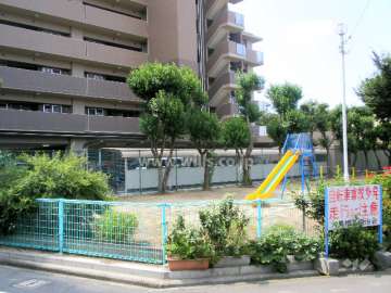 マンション東側に隣接する公園