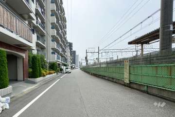 敷地南西側の前面道路