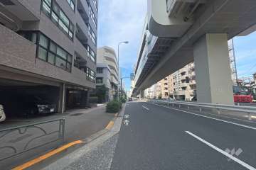 敷地南東側の前面道路
