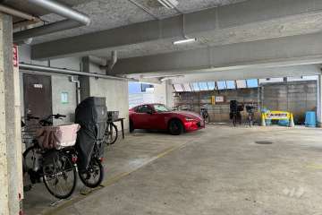 敷地内駐車場（屋内平面式）・駐輪場