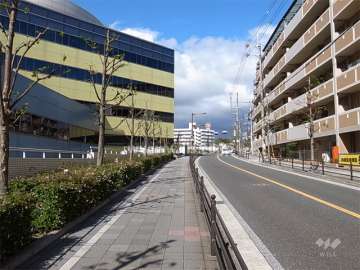 道を挟んで向かい側には豊中市立病院があります。