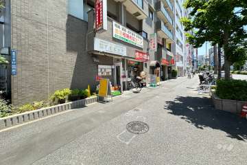 敷地の西側前面道路（北側から）