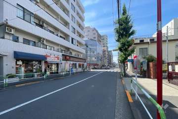 敷地東側の前面道路